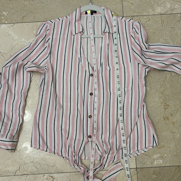 Long sleeve shirt, ties on the front. Sz:S - Picture 7 of 7